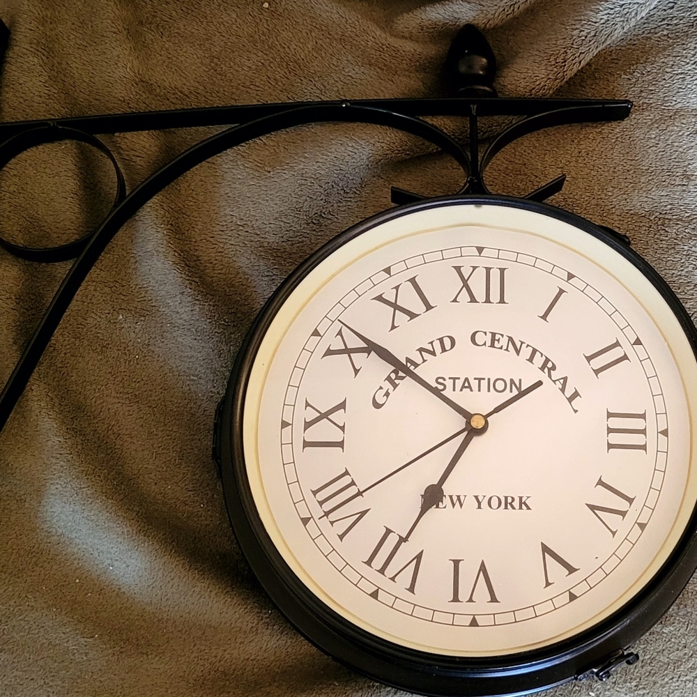Indoor outdoor clock